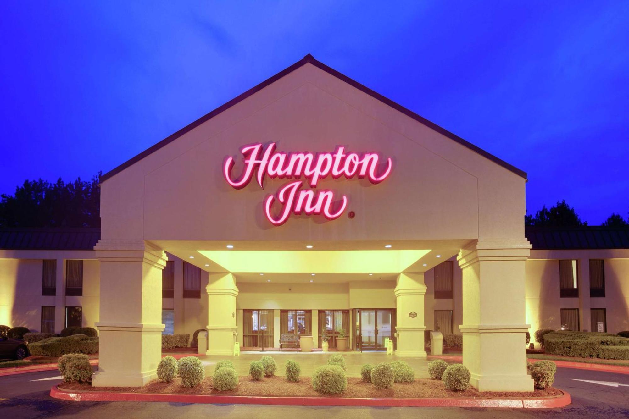 Hampton Inn Честер Экстерьер фото